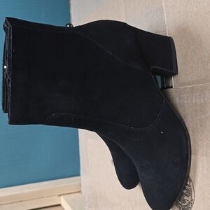 Easy Spirit Evolve Size 7 Black Suede Camile Heeled Ankle Booties